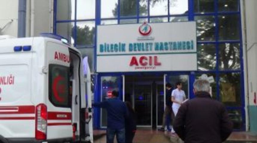 Bilecik&rsquo;te Trakt&ouml;r Kazası: 1&rsquo;i Ağır 4 Yaralı