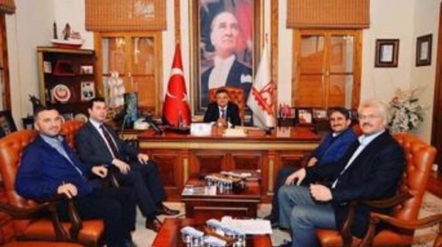 Bilecik Şeyh Edebali Gen&ccedil;lik Spor Kul&uuml;b&uuml; Başkanı &Ouml;nc&uuml;&rsquo;den Başkan Yağcı&rsquo;ya Ziyaret