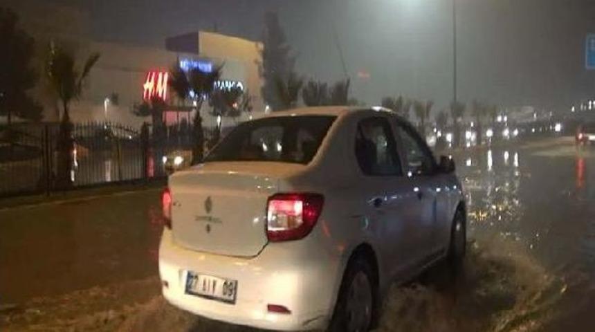 Şanlıurfa'da Aniden Bastıran Dolu, Yaşamı Olumsuz Etkiledi