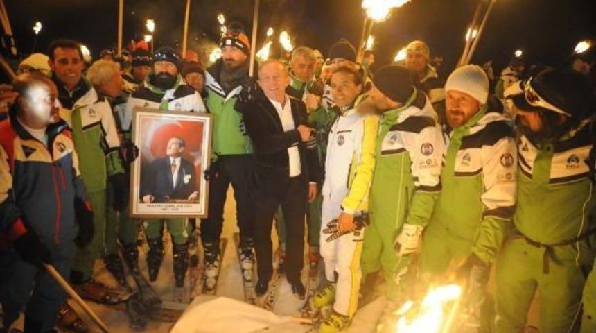 Ali Ağaoğlu'na S&uuml;rpriz Doğum G&uuml;n&uuml; Kutlaması