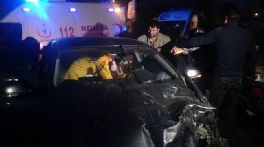 Otomobil Ile Cip &Ccedil;arpıştı; 3 Yaralı