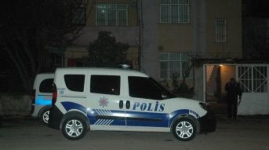 Adana&rsquo;da 27 Yaşındaki Gen&ccedil; Kadın Kendini Astı