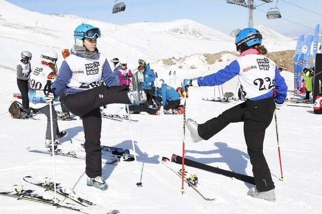 Üniversiteli Sporcular Düşe Kalka Yarışarak Renkli Görüntüler Oluşturdu