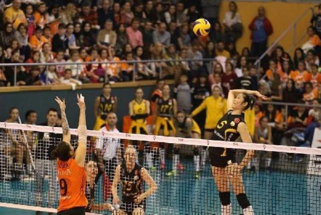 Eczacıbaşı Vitra - Vakıfbank: 2 - 3