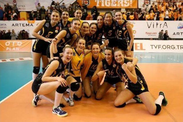 Eczacıbaşı Vitra - Vakıfbank: 2 - 3