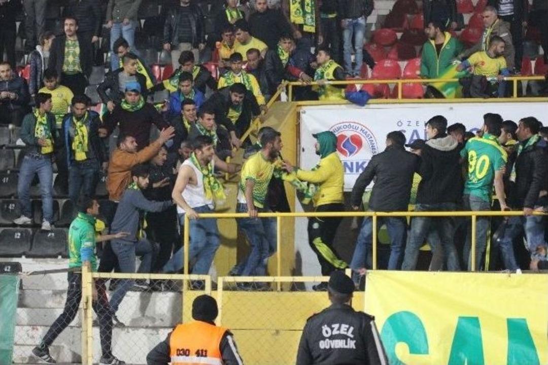 Kamil Ocak&rsquo;ta Misafir Trib&uuml;nde Kavga