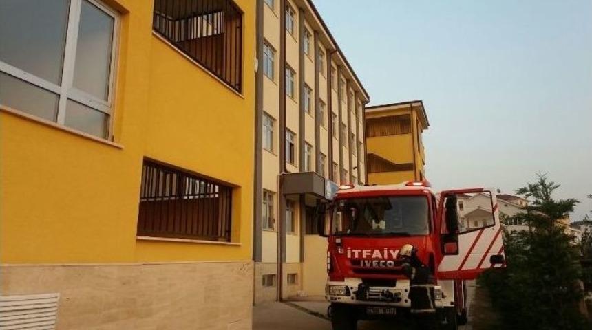 K&ouml;rfez İmam Hatip Ortaokulu&rsquo;nda &Ccedil;ıkan Yangın Korkuttu