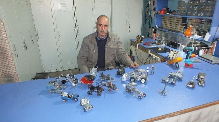 (&ouml;zel Haber) Malazgirt&rsquo;te Hurda Televizyon Par&ccedil;alarıyla Maket Oyuncaklar &Uuml;retiyor