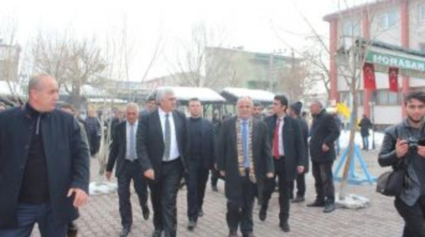 Ak Parti Referandum &Ccedil;alışmalarına Devam Ediyor