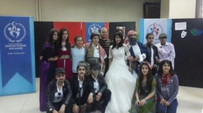 Sahne Sırası Gen&ccedil;lerde