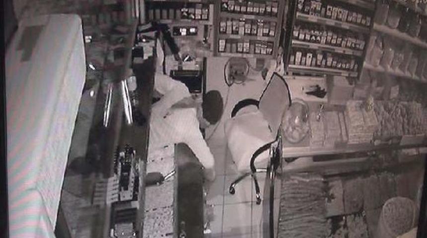 Adıyaman'da Tekel Bayisinden Hırsızlık Kamerada