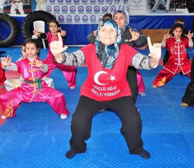 70 Yaşında Lisanslı Wushu Sporcusu Oldu