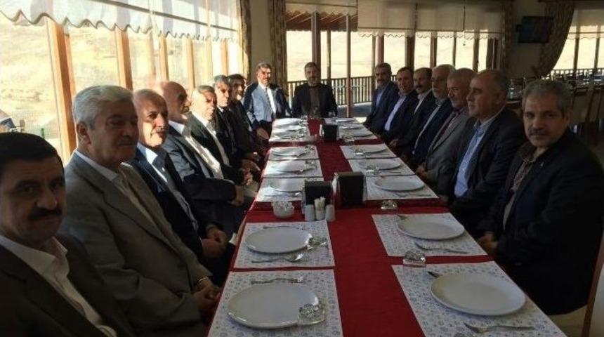 Ak Parti İl&ccedil;e Başkanları Toplantısı &Ccedil;elikhan&rsquo;da Ger&ccedil;ekleştirildi