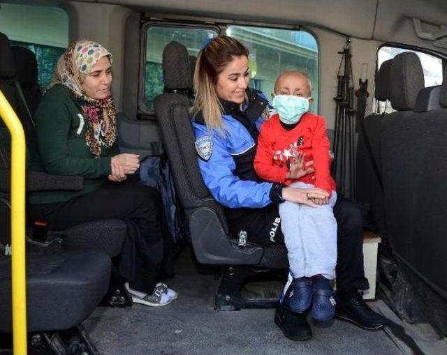 Lösemiyi Yenen Suriyeli Mustafa, Polis Eskortu Ile Evine Götürüldü