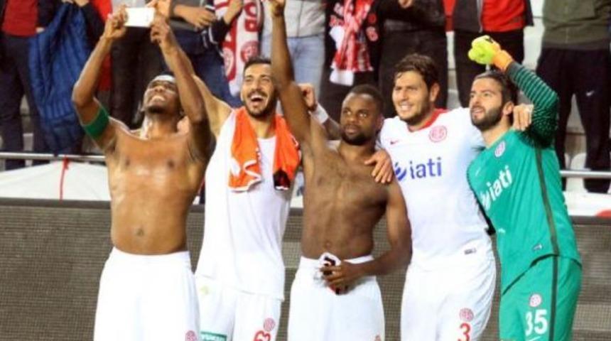 Antalyaspor- Adanaspor Soyunma Odaları