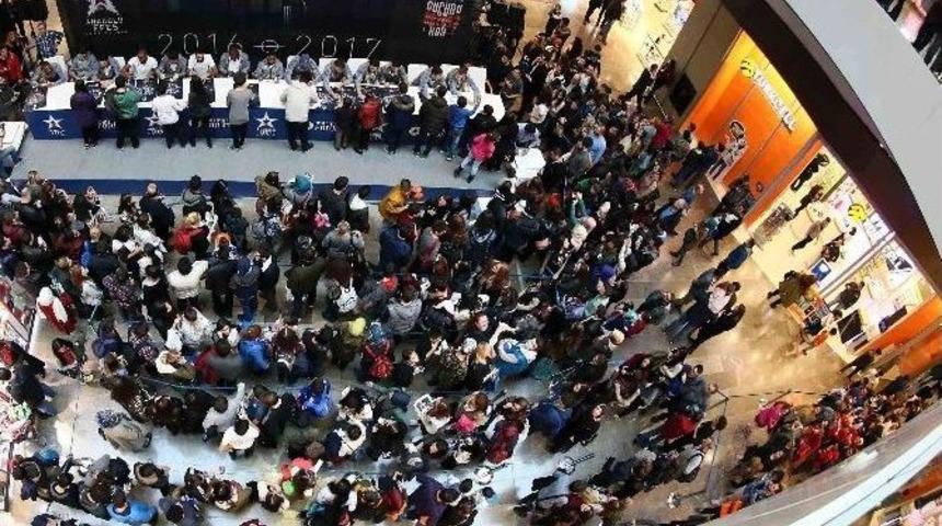 Anadolu Efesli Oyuncular, Taraftarlarla Bir Araya Geldi