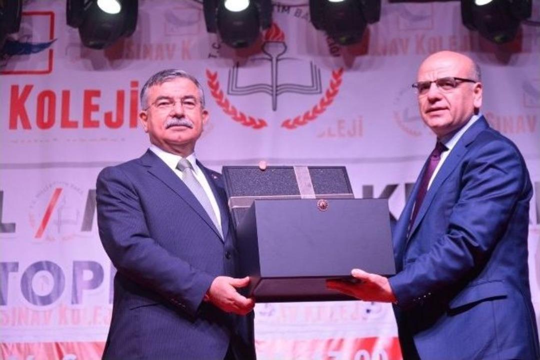 Milli Eğitim Bakanı İsmet Yılmaz&rsquo;ın Zor Anları