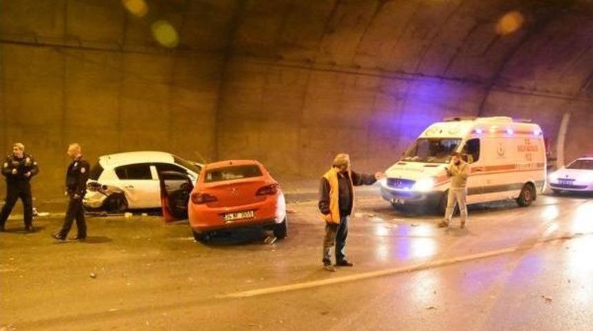 Bayraklı T&uuml;nelleri'nde Zincirleme Kaza: 5 Yaralı