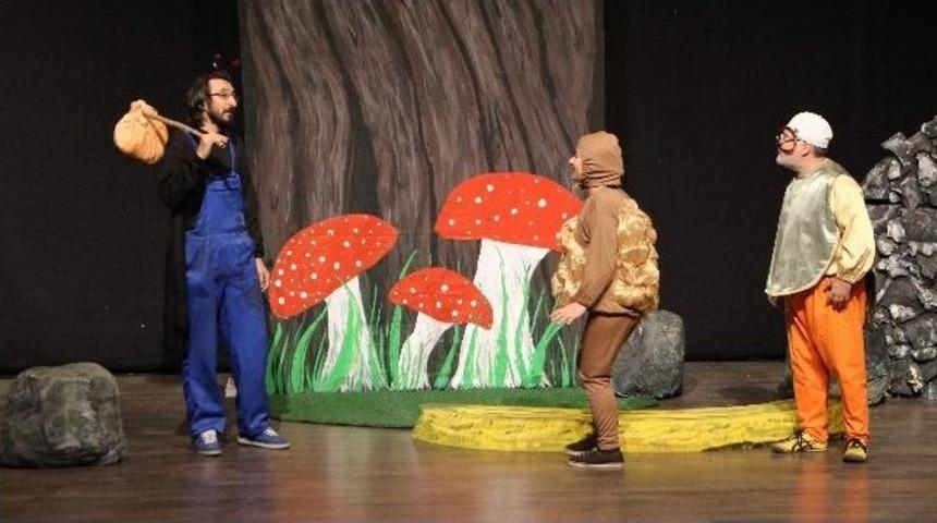 B&uuml;y&uuml;kşehir Tiyatrosu Perdelerini Miniklere A&ccedil;tı