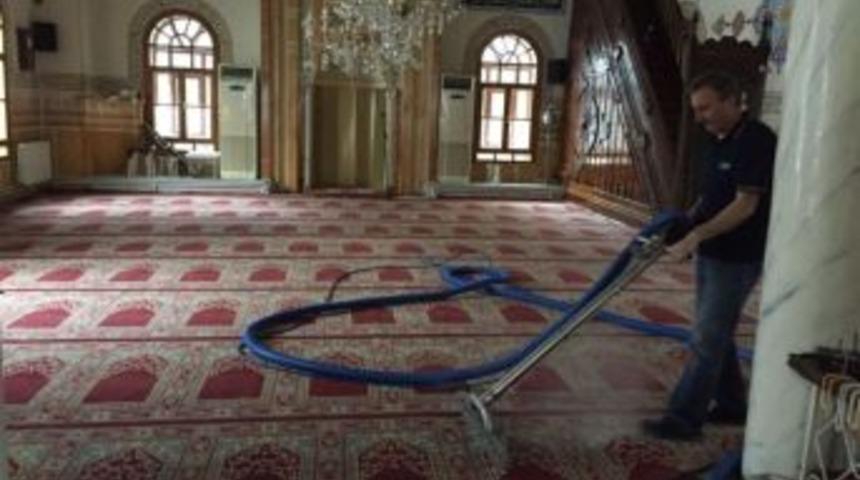 G&uuml;rsu&rsquo;da Camiler Temizleniyor