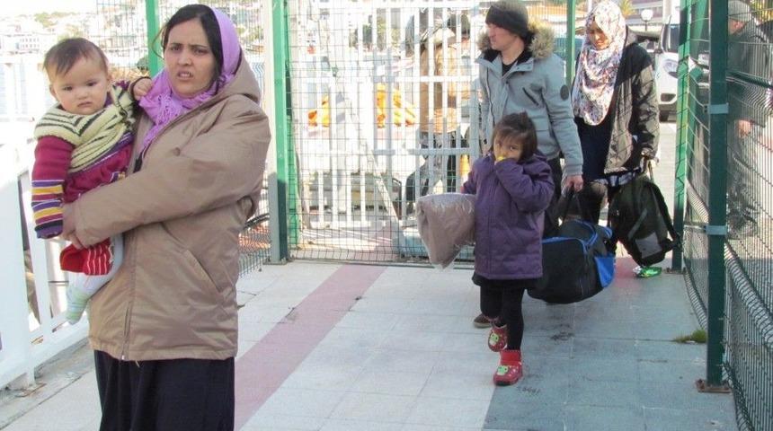 &Ccedil;eşme&rsquo;de 22 Sığınmacı Yakalandı