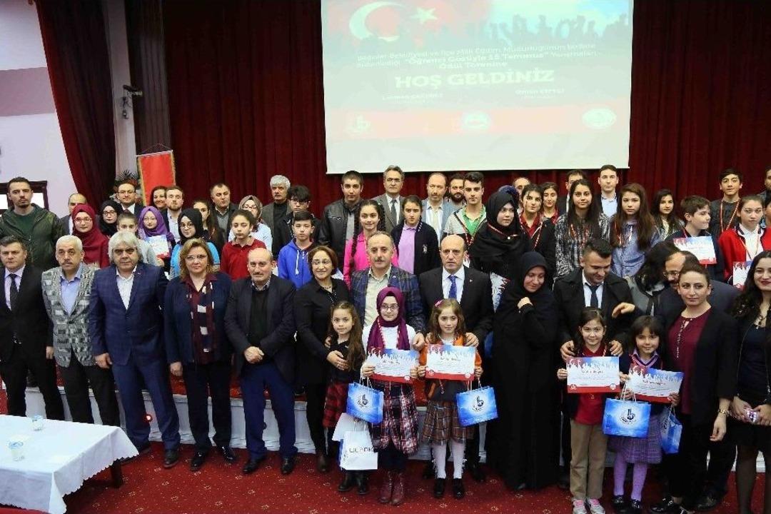 15 Temmuz&rsquo;u En İyi Anlatan &Ouml;ğrenciler &Ouml;d&uuml;llendirildi