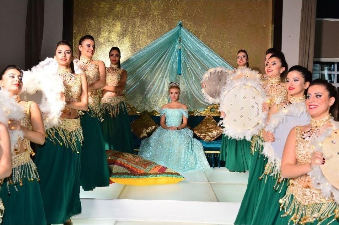 Ağaoğlu&rsquo;ndan Kızına Unutulmaz Kına Gecesi