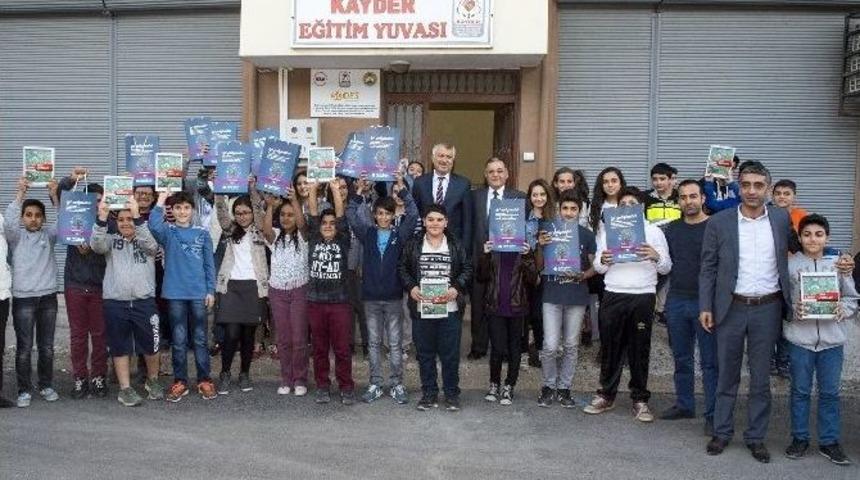 Karalar, Gen&ccedil;lere 30 Bin Adet Kitap Dağıttı