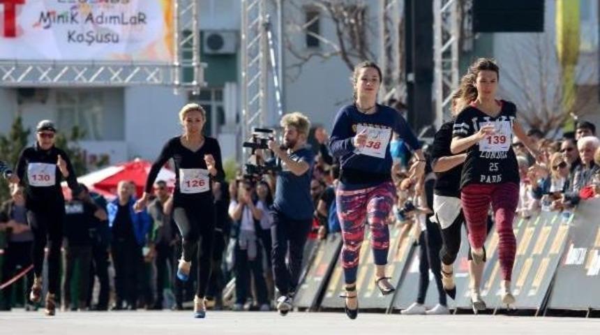 Kadınlar 'y&uuml;ksek Topuk'la Koştu
