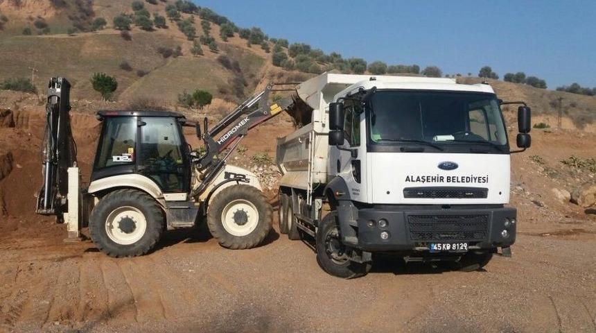 Yol &Ccedil;alışmaları Kurudere Mahallesinde Devam Ediyor