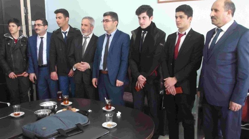 Başkan Vekili &Ccedil;etin&rsquo;den &Ouml;ğrencilere İstanbul Gezisi Hediyesi