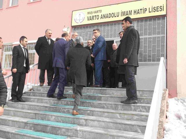 Başkan Vekili Çetin’den Öğrencilere İstanbul Gezisi Hediyesi