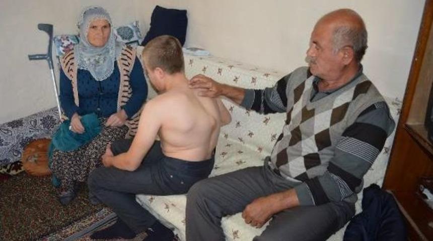 16 Yaşındaki Emirhan Ameliyat Olmazsa Fel&ccedil; Kalacak