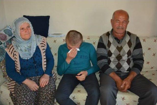 16 Yaşındaki Emirhan Ameliyat Olmazsa Felç Kalacak