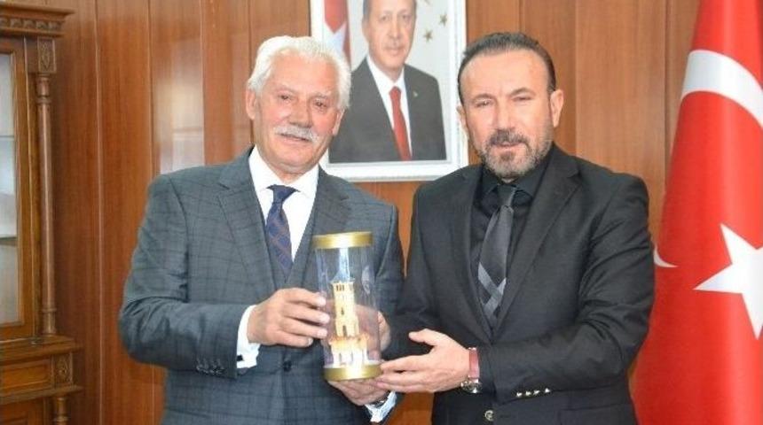 İzmit Belediyesi&rsquo;nden Eleşkirt&rsquo;e Saat Kulesi