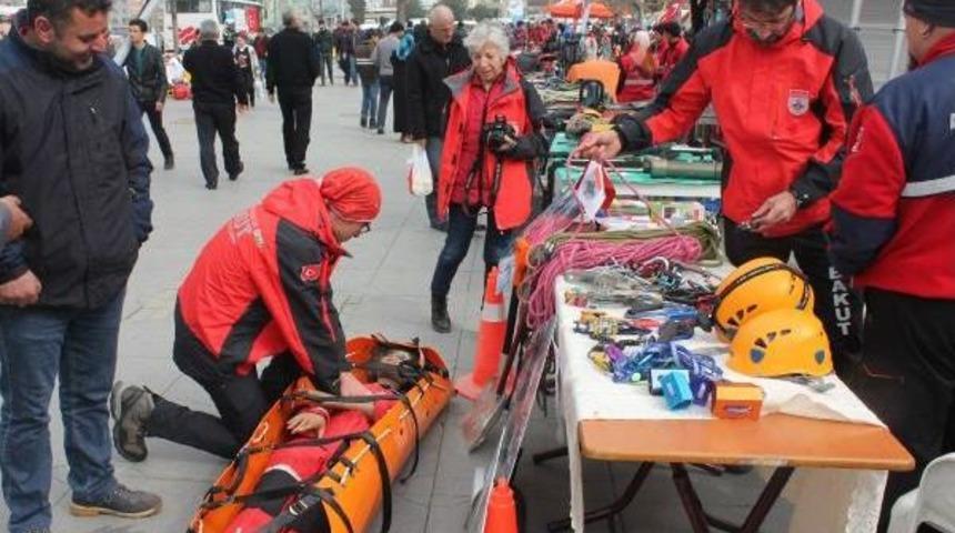 Sokakta, Deprem Eğitimi