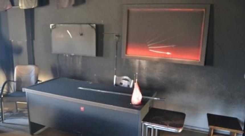 Kayseri'de Chp Il&ccedil;e Binasının Kundaklandığı &Ouml;ne S&uuml;r&uuml;ld&uuml;