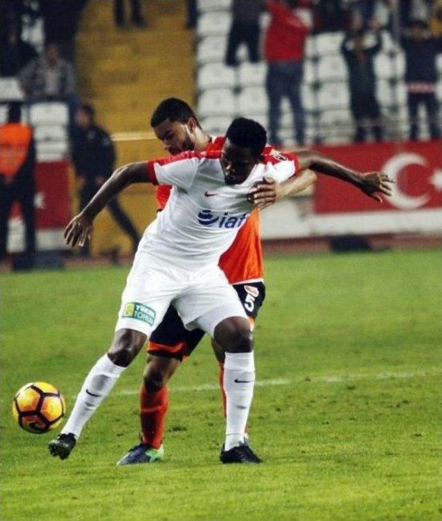 Antalyaspor Bir Atıp 3 Alıyor