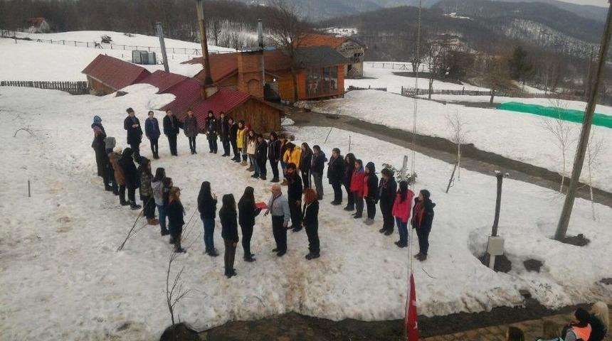 İzci Olmak İsteyen &Ouml;ğrencilere, Zirvede İzcilik Eğitimi Verildi