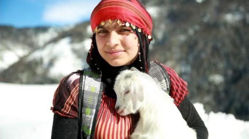 Sosyal Medyanın Yıldızı Hamdu Sena: Hayvanları &Ccedil;ok Seviyorum