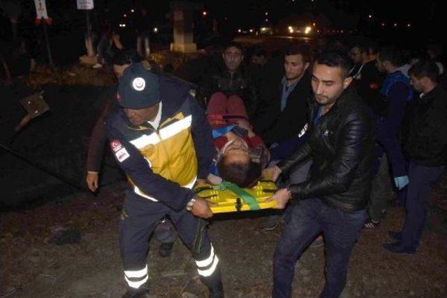Kanal Üzerine Devrilen Kamyonette 1 Kadın Yaralandı