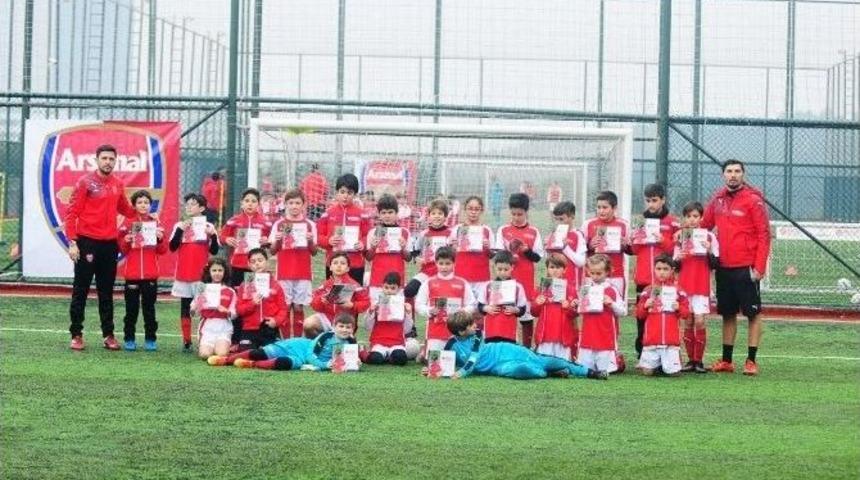 American Life&rsquo;dan Arsenal Futbol Okulları&rsquo;na Dil Eğitimi Desteği