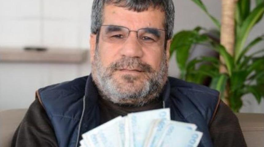 &Ccedil;anta Dolusu Para Buldu, Sahibini Arıyor