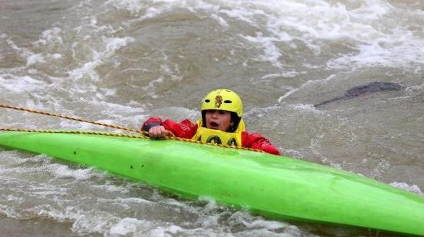 T&uuml;rkiye Akarsu Slalom Kano Şampiyonası Fırtına Deresi&rsquo;Nde Başladı