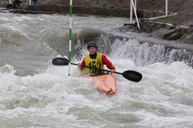 Türkiye Akarsu Slalom Kano Şampiyonası Fırtına Deresi’Nde Başladı