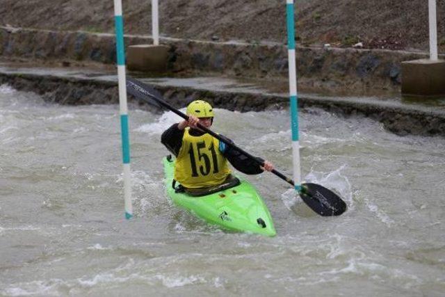 Türkiye Akarsu Slalom Kano Şampiyonası Fırtına Deresi’Nde Başladı