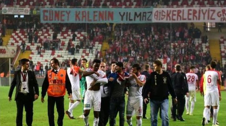 Antalyasporlu Tarafardan Eto'o I&ccedil;in G&ouml;zyaşı