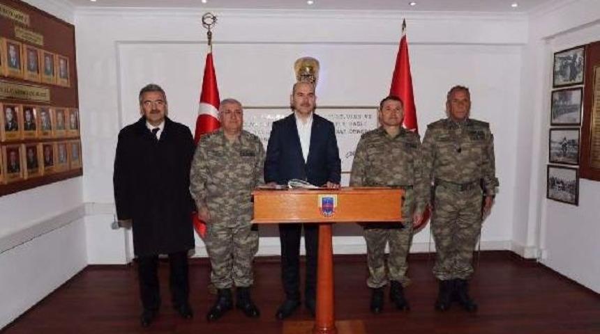 İ&ccedil;işleri Bakanı Fo&ccedil;a Jandarma Okulu'nu Denetledi