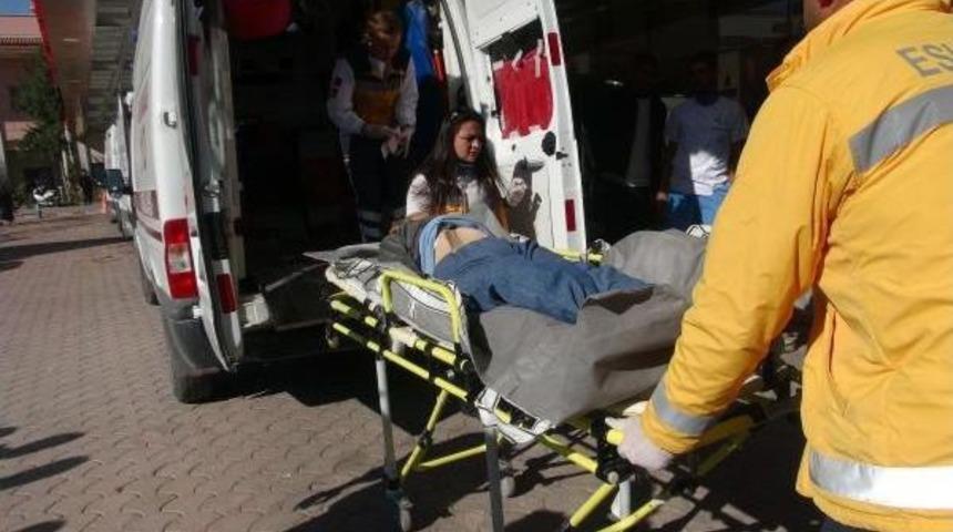 Deaş, Rai'de Bombalı Ara&ccedil; Patlattı, Yaralılar Kilis'e Getirildi