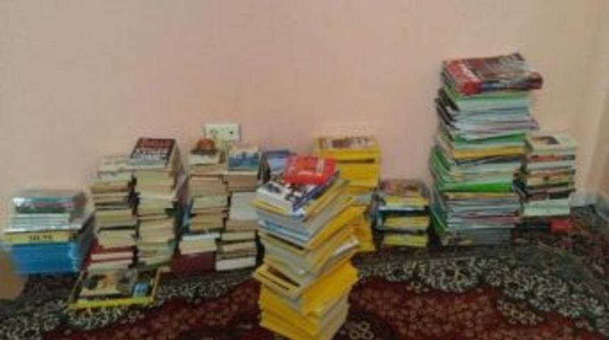 Liseli Kızların Kitap Toplama Kampanyasında 258 Kitap Toplandı